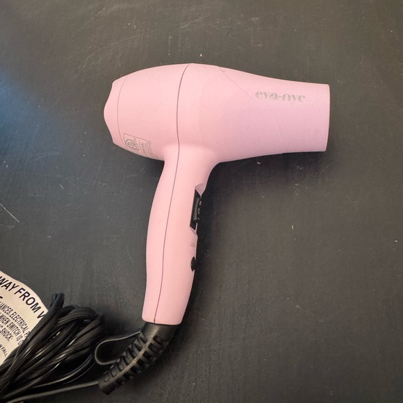 Light Pink Eva NYC Mini Travel Hair Dryer Blow Dryer Dual Voltage 230V/ 120V - Picture 1 of 5